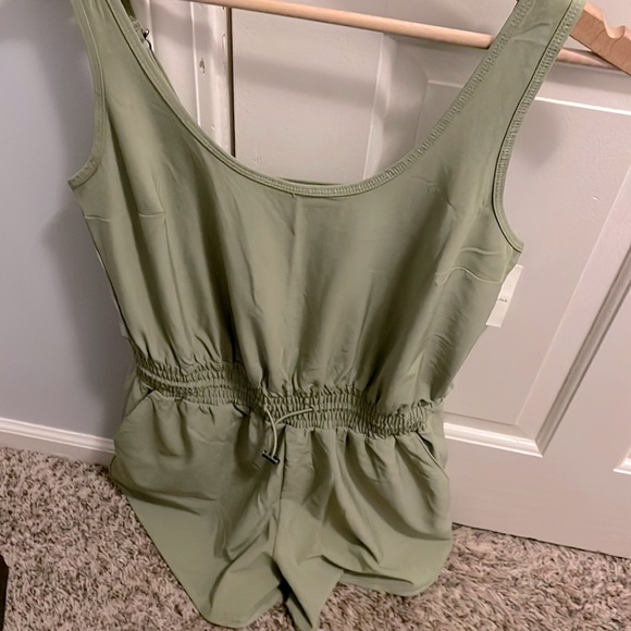 Abercrombie & Fitch • Traveler Romper Light Green (S) *NWT* - Picture 4 of 7